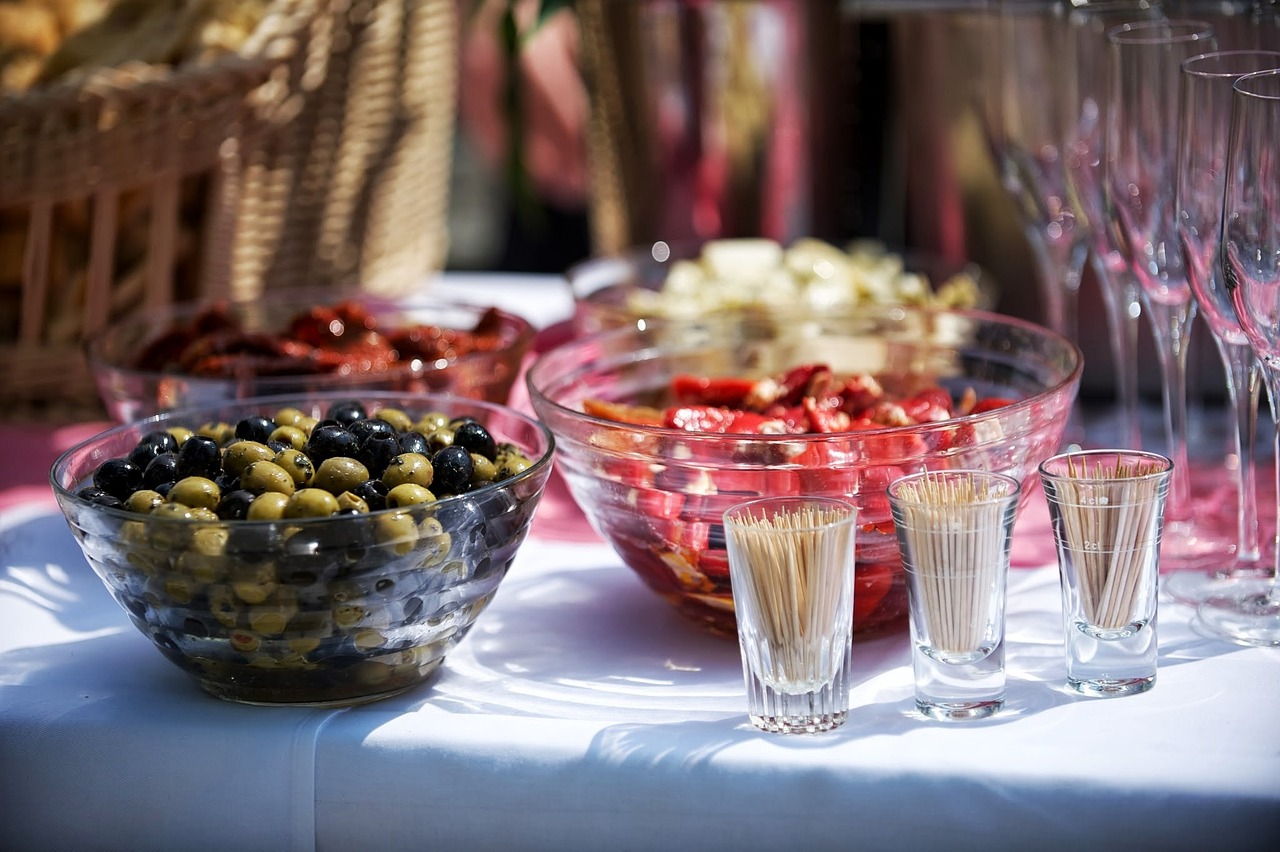Cocktails & Canapés